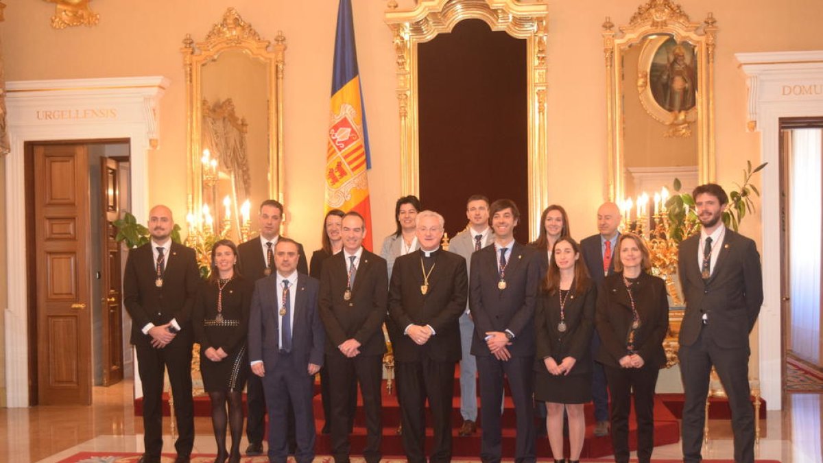 Joan-Enric Vives amb els cònsols majors i menors de totes les parròquies avui al Palau Episcopal