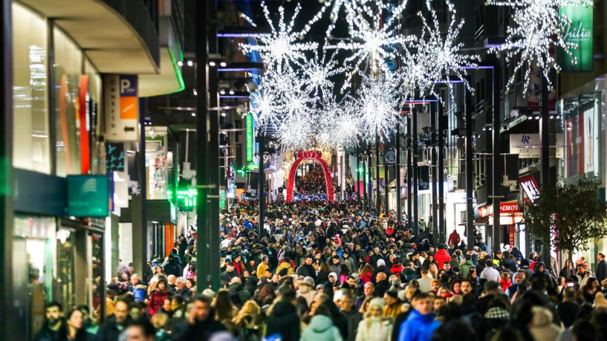 El centre comercial del país ple de turistes