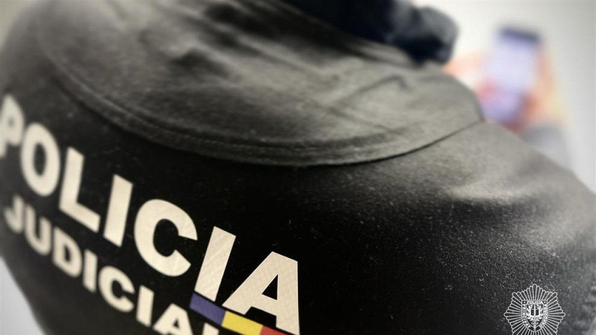 Un agent de la policia judicial