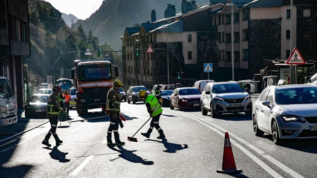 L'accident ha provocat retencions a la CG2 en ambdós sentits