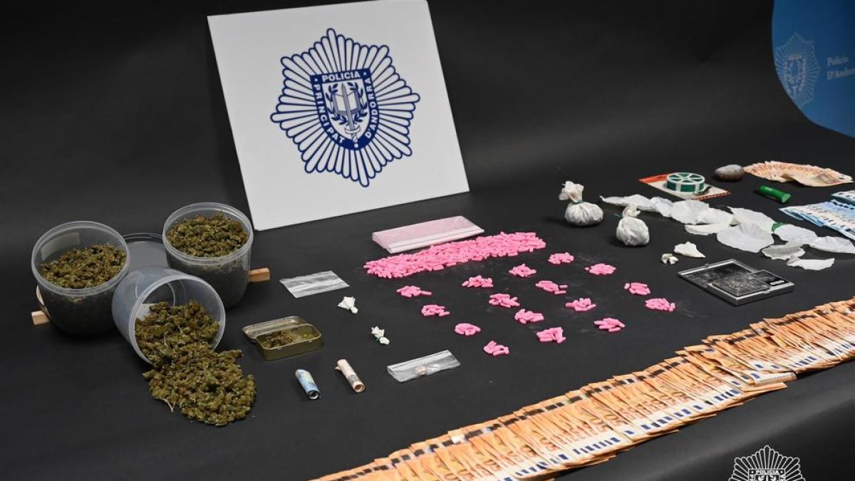 Drogues i diners comissats per la policia