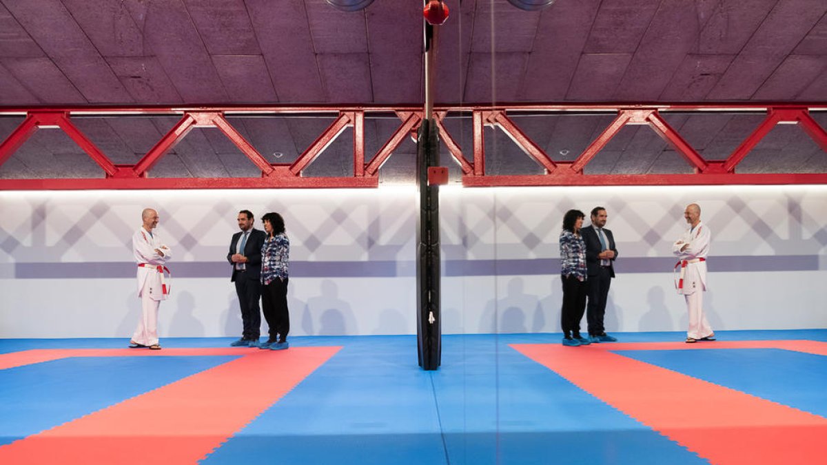 El conseller Serracanta a l'obertura del local