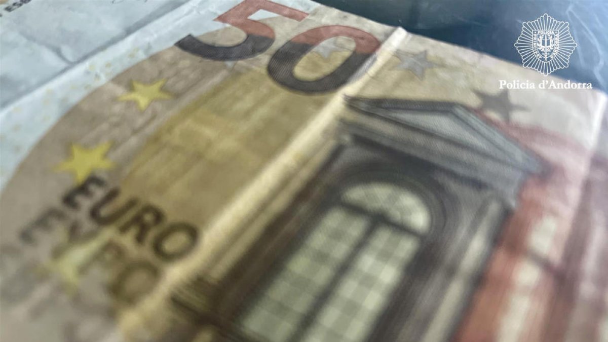 Un exemplar de bitllet fals de 50 euros.