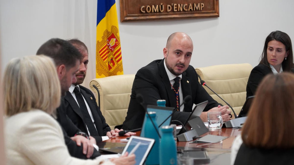 Fernández, ahir adreçant-se a la minoria.