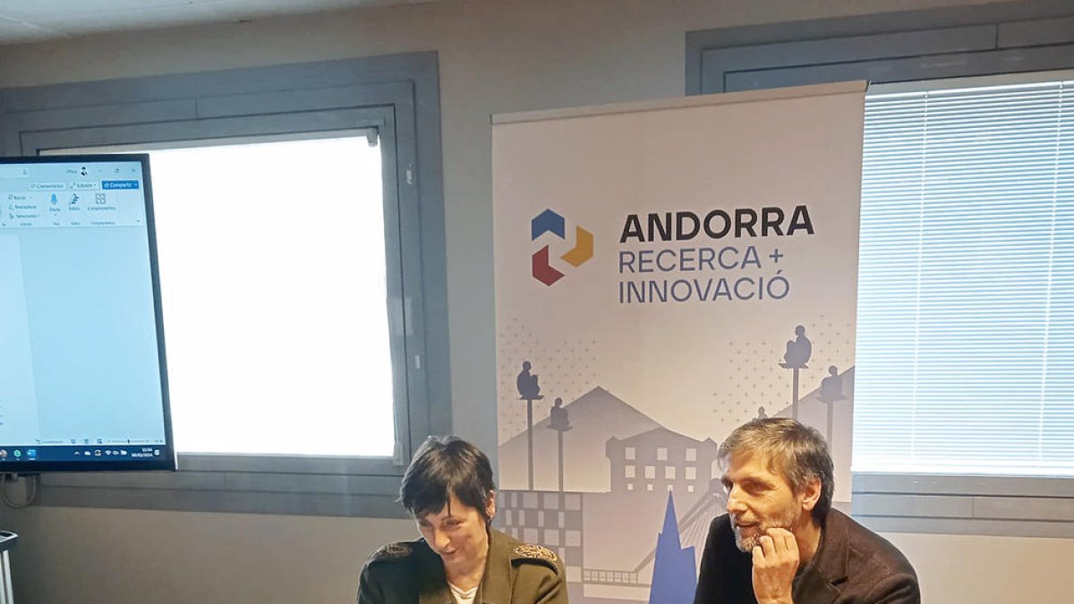 Alberch, a l'esquerra, ahir a la presentació de l'estudi.