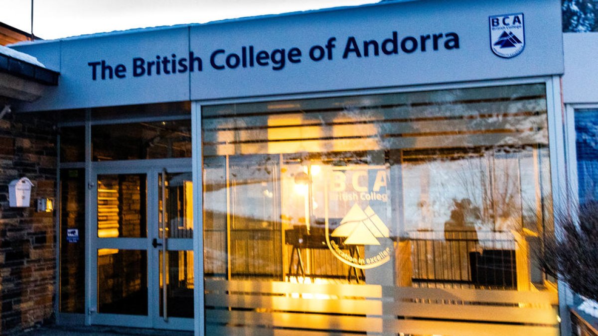 La façana del British College.