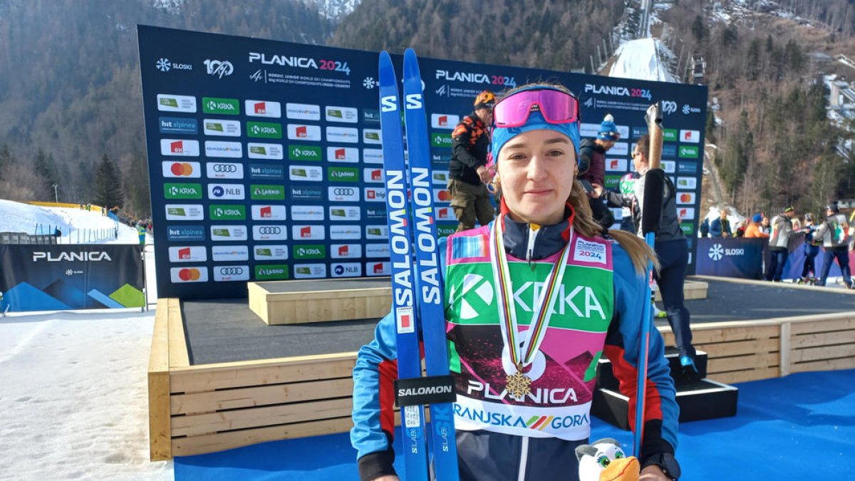 La fondista Gina del Rio amb la medalla de bronze, ahir a Planica.