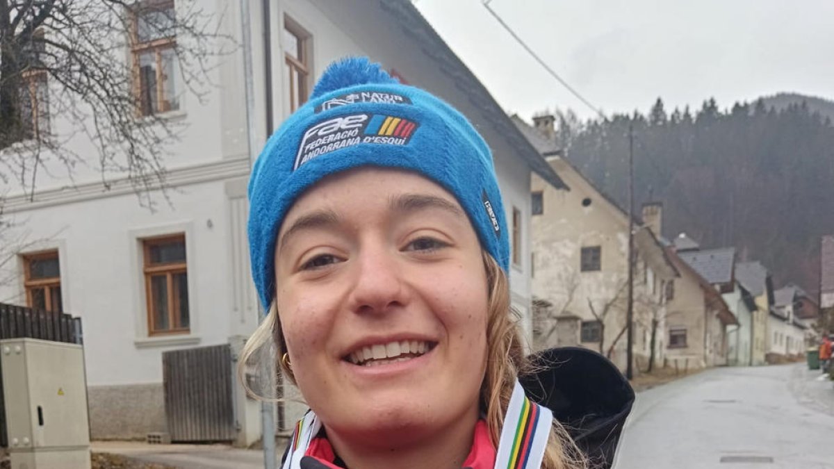 Gina del Rio amb les tres medalles aconseguides a Planica, ahir.