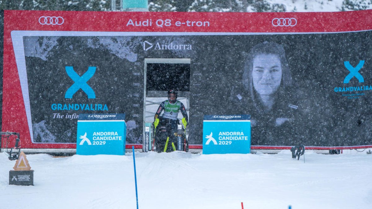 La sueca Anna Swenn Larsson, a l'inici de l'eslàlom que va guanyar.