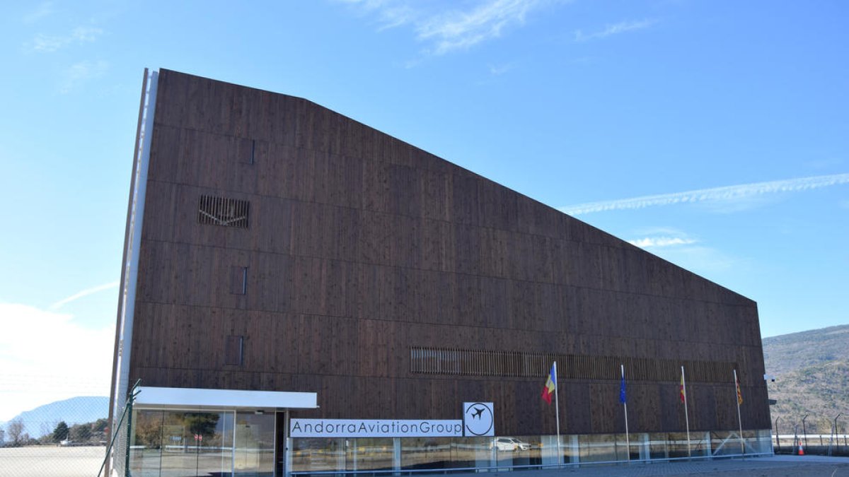L'hangar de la companyia andorrana.