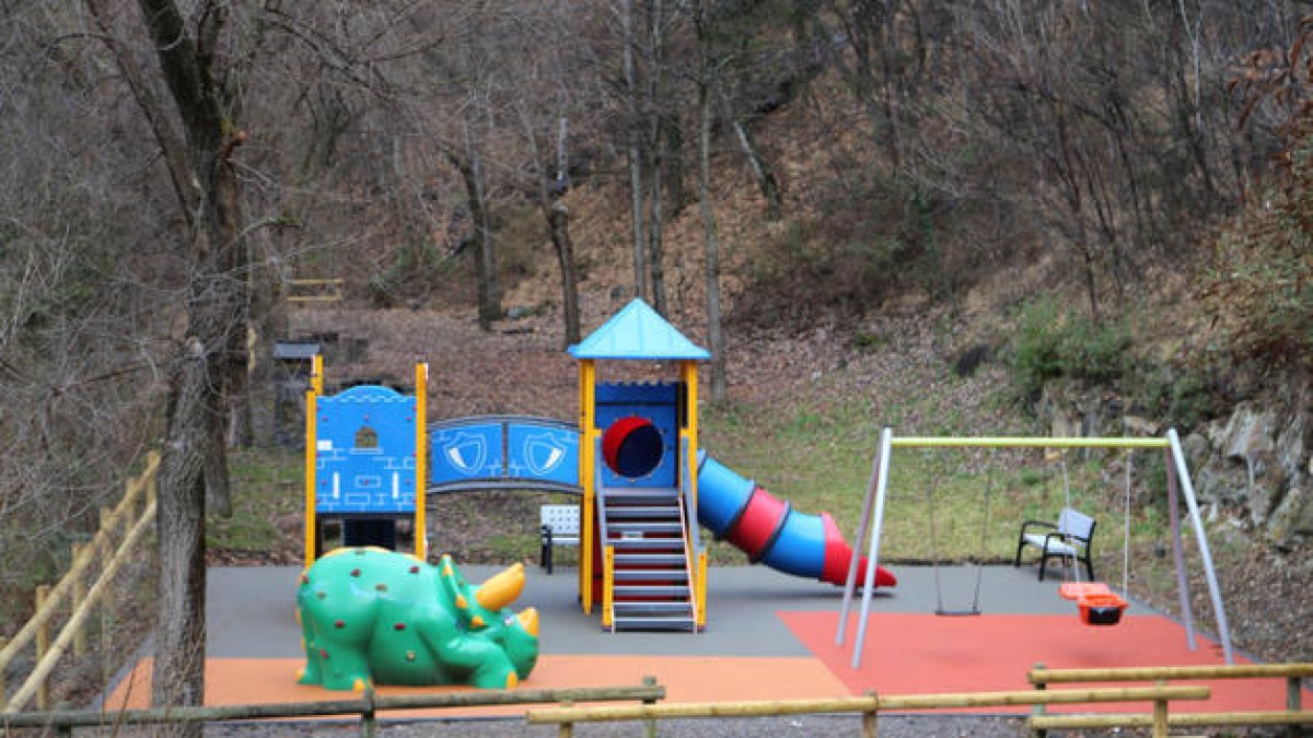 El comú inaugura un nou parc infantil a Bixessarri