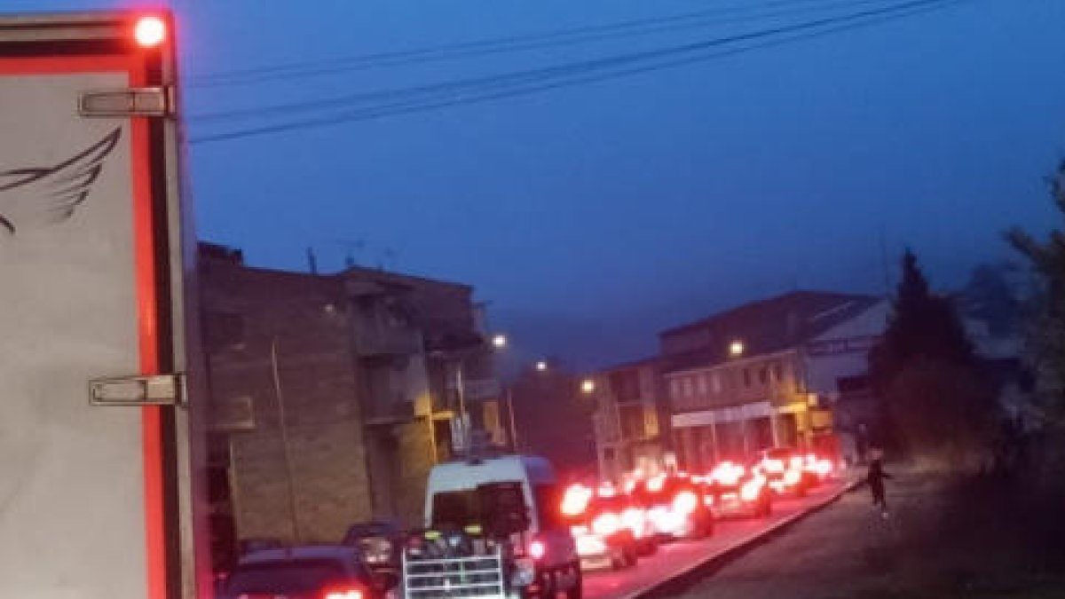 Cua de vehicles direcció Andorra a l'entrada de Ponts tractorada