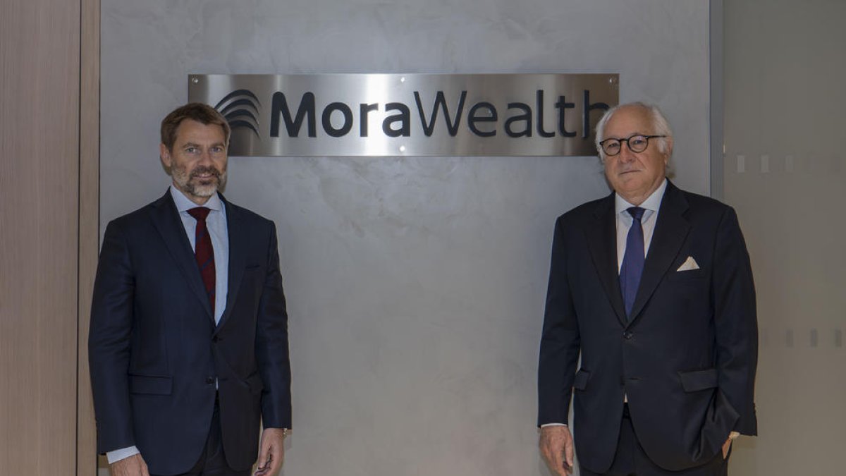 El conseller director general de MoraBanc i president de MoraWealth, Lluis Alsina, i el president de MoraBanc, Joan Maria Nin, a Madrid