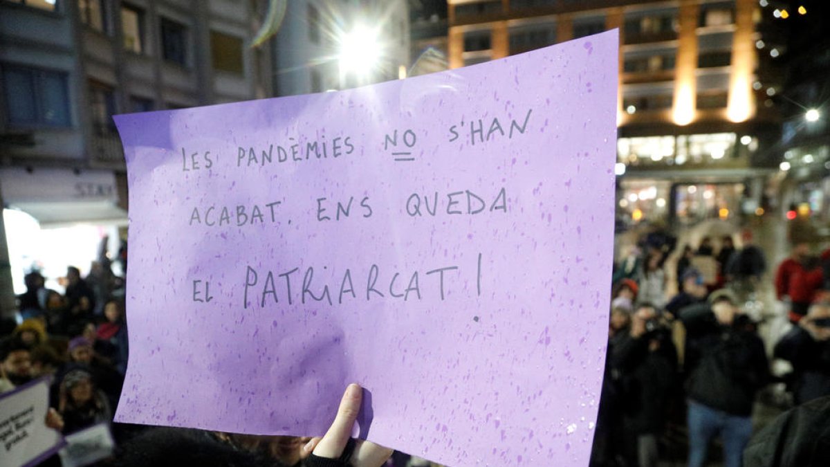 Un cartell reivindicatiu en una manifestació.