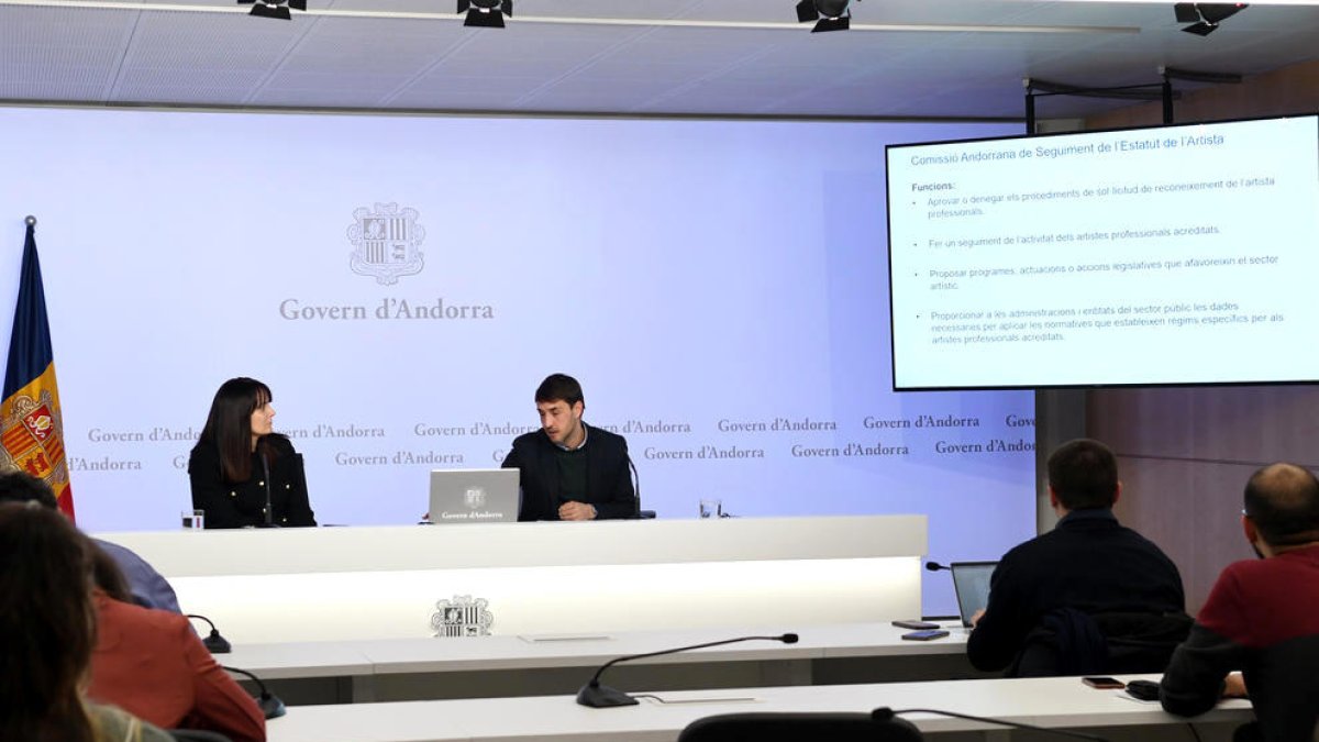 Bonell i Joval presentant l'Estatut de l'Artista.