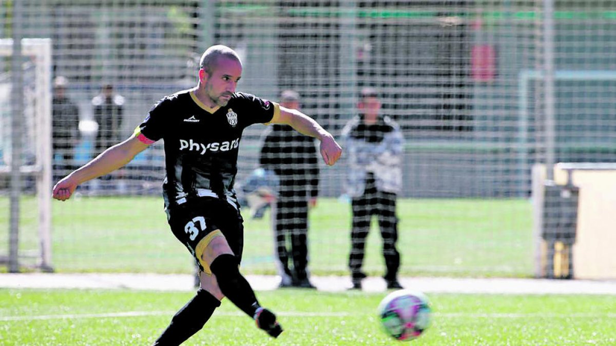 Marc Pujol, en un duel de la UE Engordany.