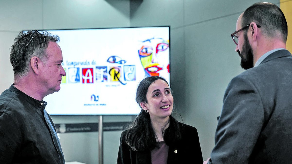 La cònsol menor, Olalla Losada, i el cap de Cultura, Jan Cartes, presentant el programa.