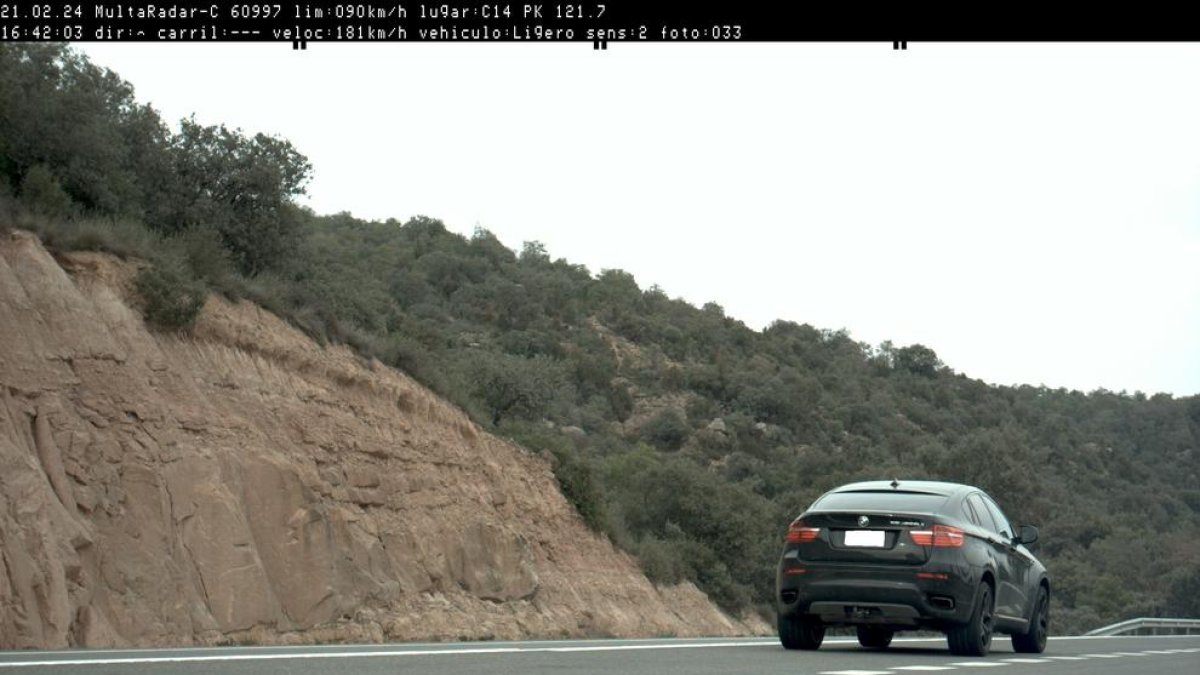 Imatge del vehicle circulant amb excés de velocitat