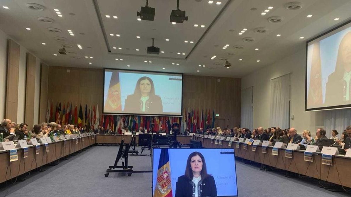 La ministra Tor fent el discurs