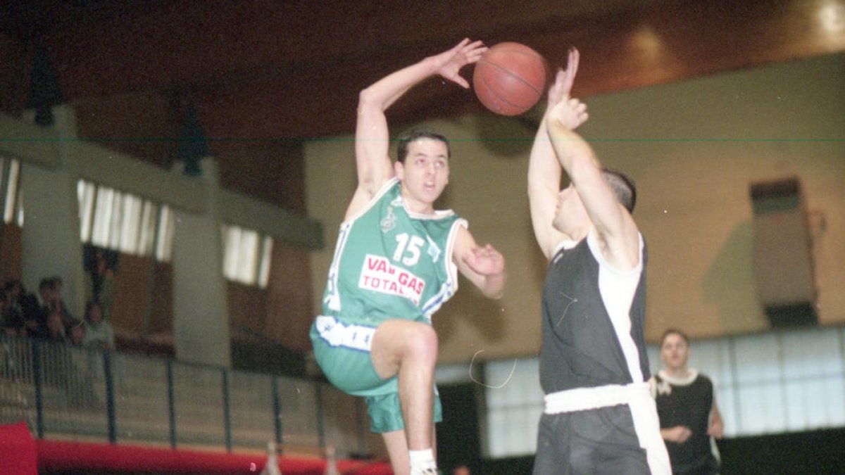 Un jove David Eudal, en un partit del BCA Vallgas el curs 97-98.