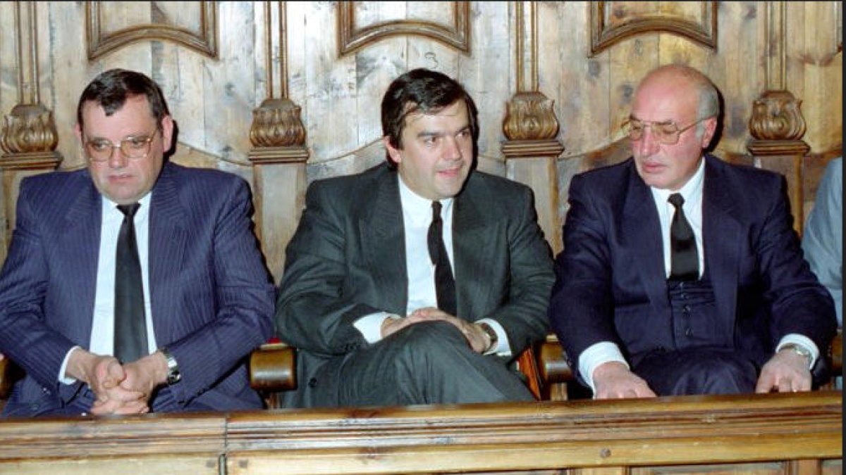 Pere Armengol (a l'esquerra), al Consell.
