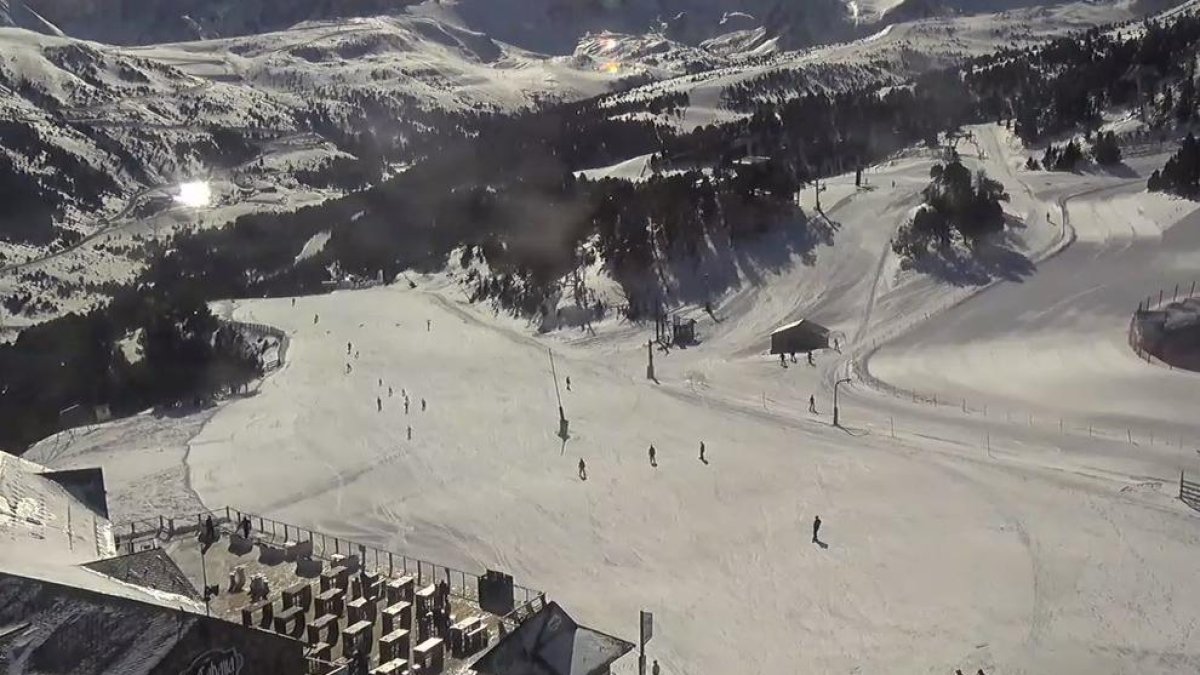 El sol llueix aquest matí a les pistes de Soldeu