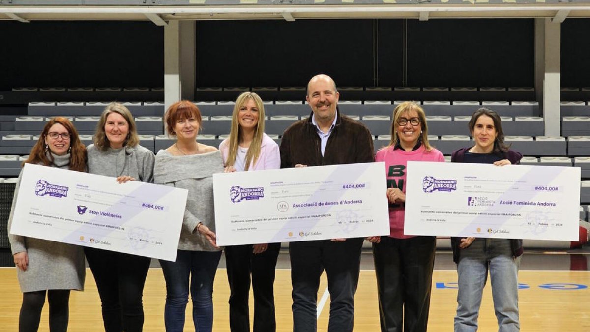 L'entrega dels xecs.