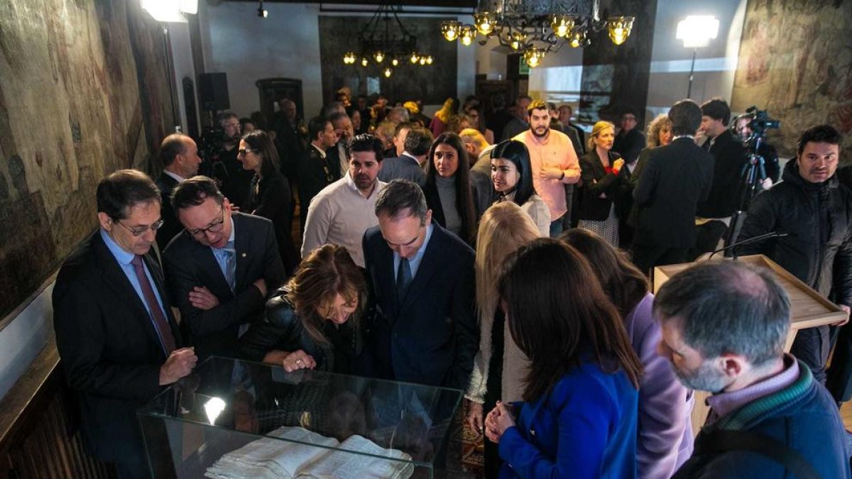 El llibre amb les actes recuperades del Consell General.