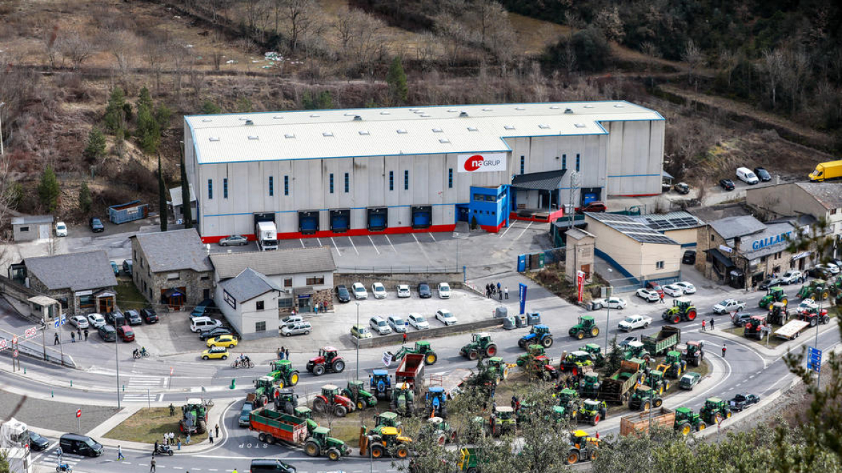 Tall dels pagesos a la rotonda de la frontera del riu Runer aquest any