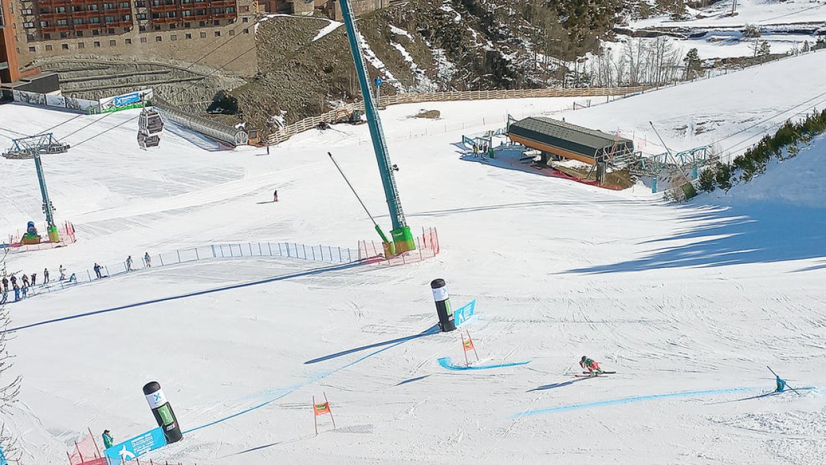 Primer gegant a la pista Avet, ahir.