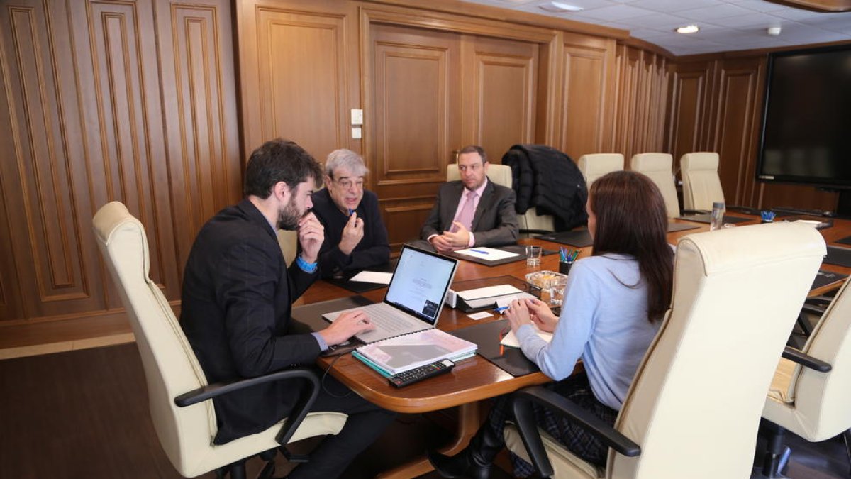 Reunió institucional entre els cònsols de Sant Julià i el ministre d'Educació