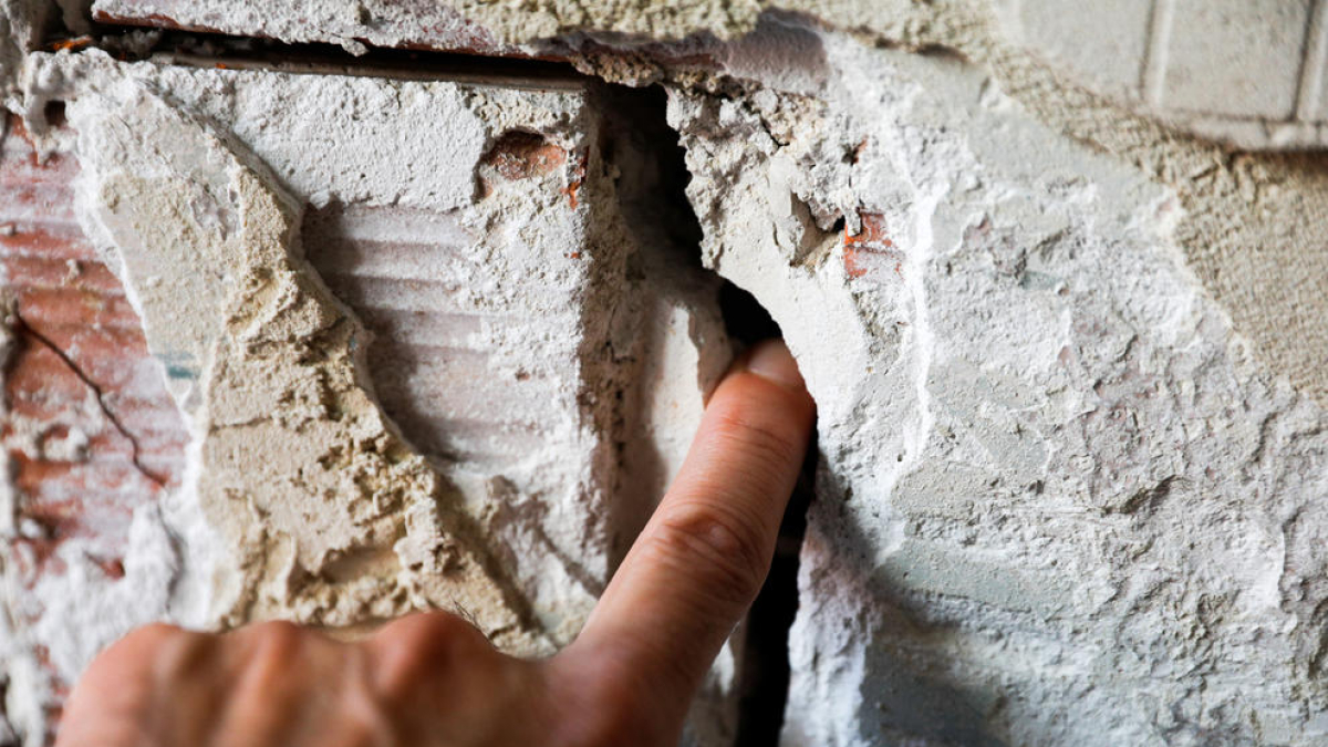 Una de les esquerdes localitzades a l'edifici.