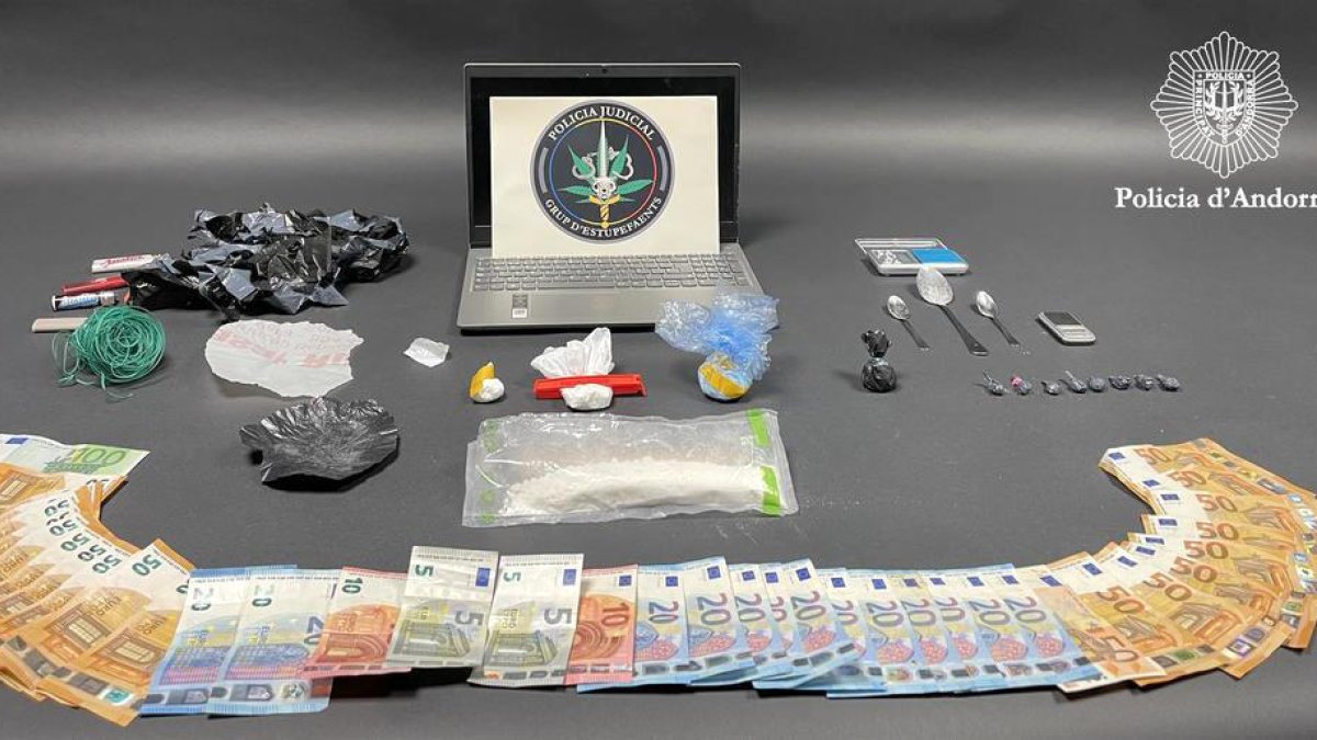 El material comissat per la policia en l''operació Llops'.