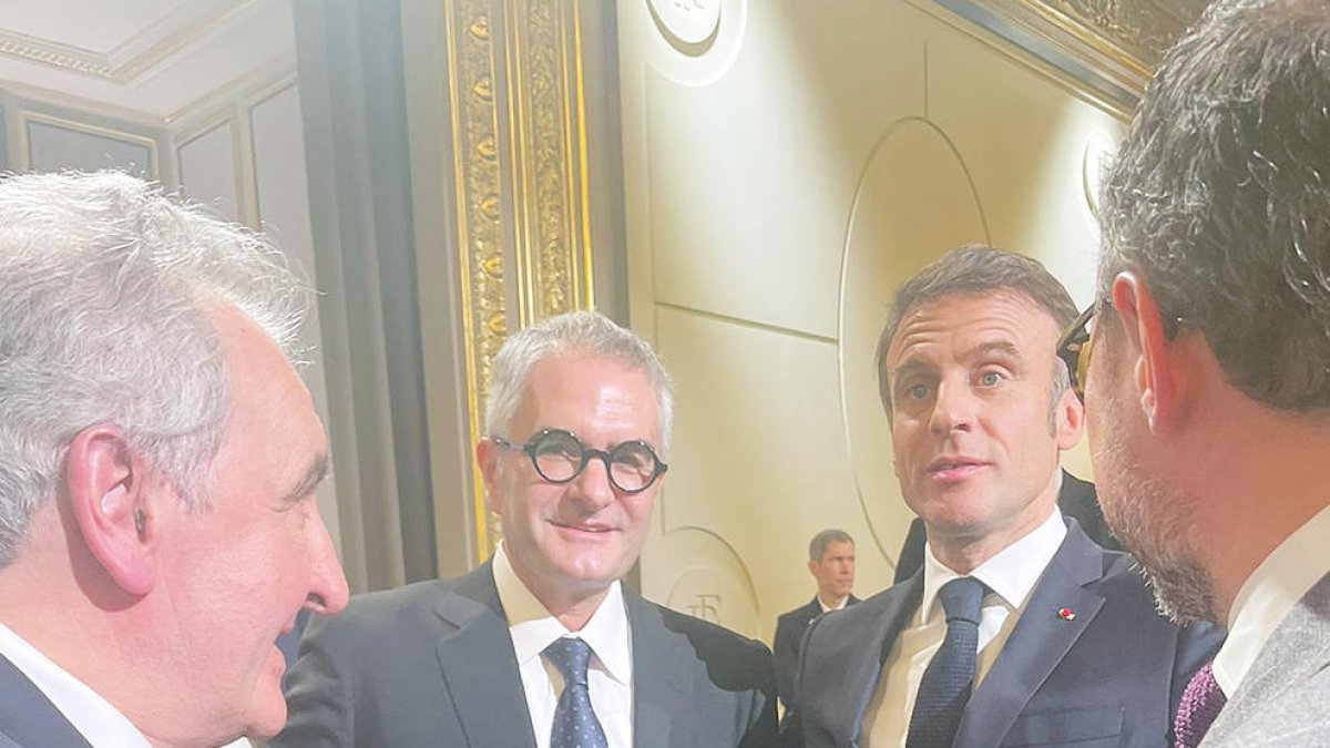 Les autoritats andorranes amb Macron.