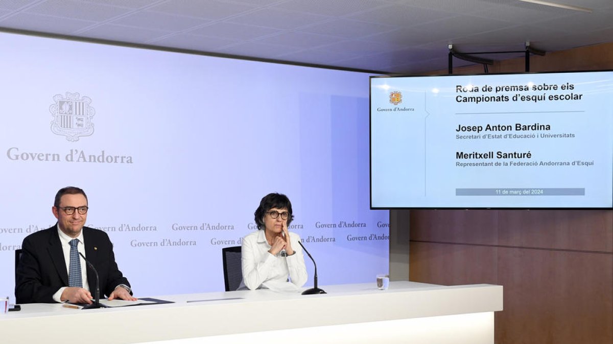 Josep Anton Bardina i Meritxell Santuré han presentat les beques avui