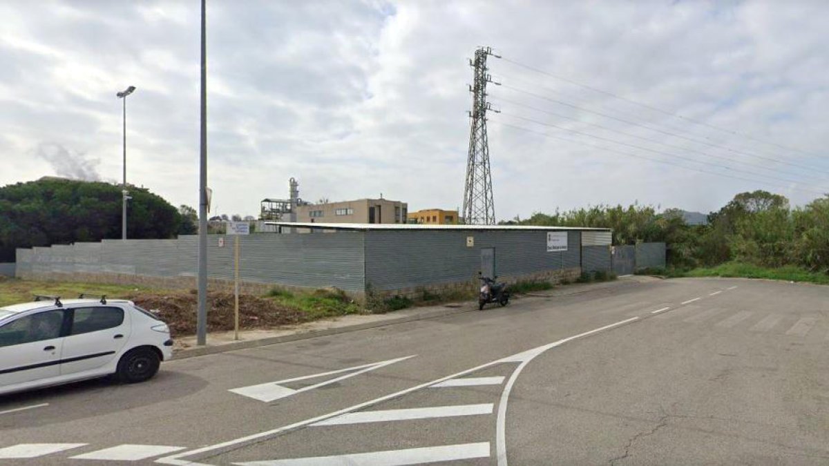 El dipòsit d'on va ser sostret el vehicle.