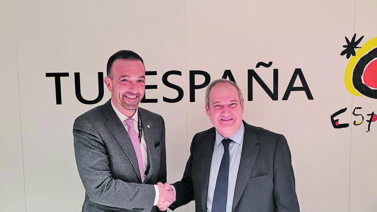 Jordi Torres i Jordi Hereu a Fitur, ahir.