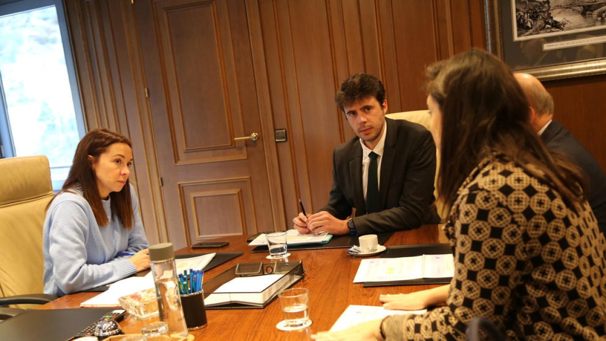 Cortesao i Cairat reunits amb el president i la directora de la Cambra.
