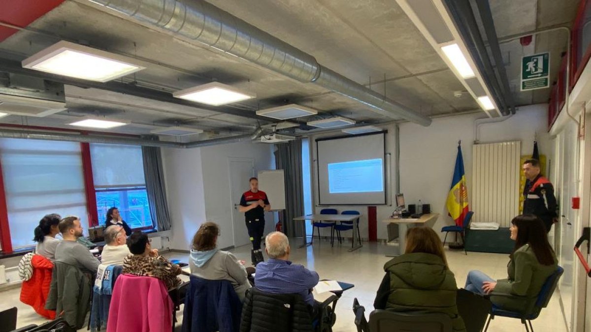 Primera sessió del curs formatiu en primers auxilis