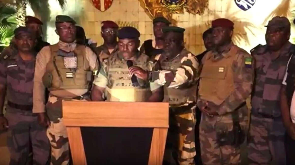 Els militars que van fer el cop d'estat a Gabon.