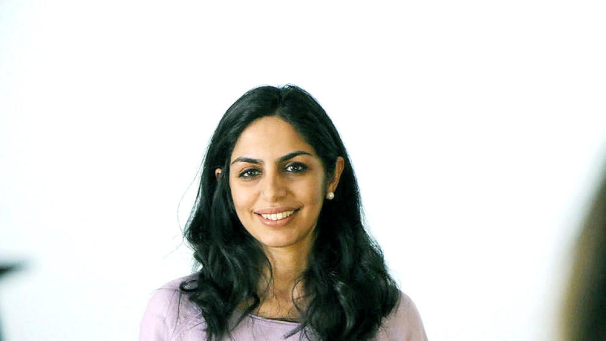 La cap de l'agència, Resma Punjabi.