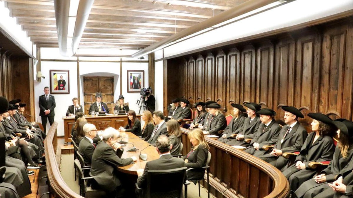 Els consellers ahir a la sessió.