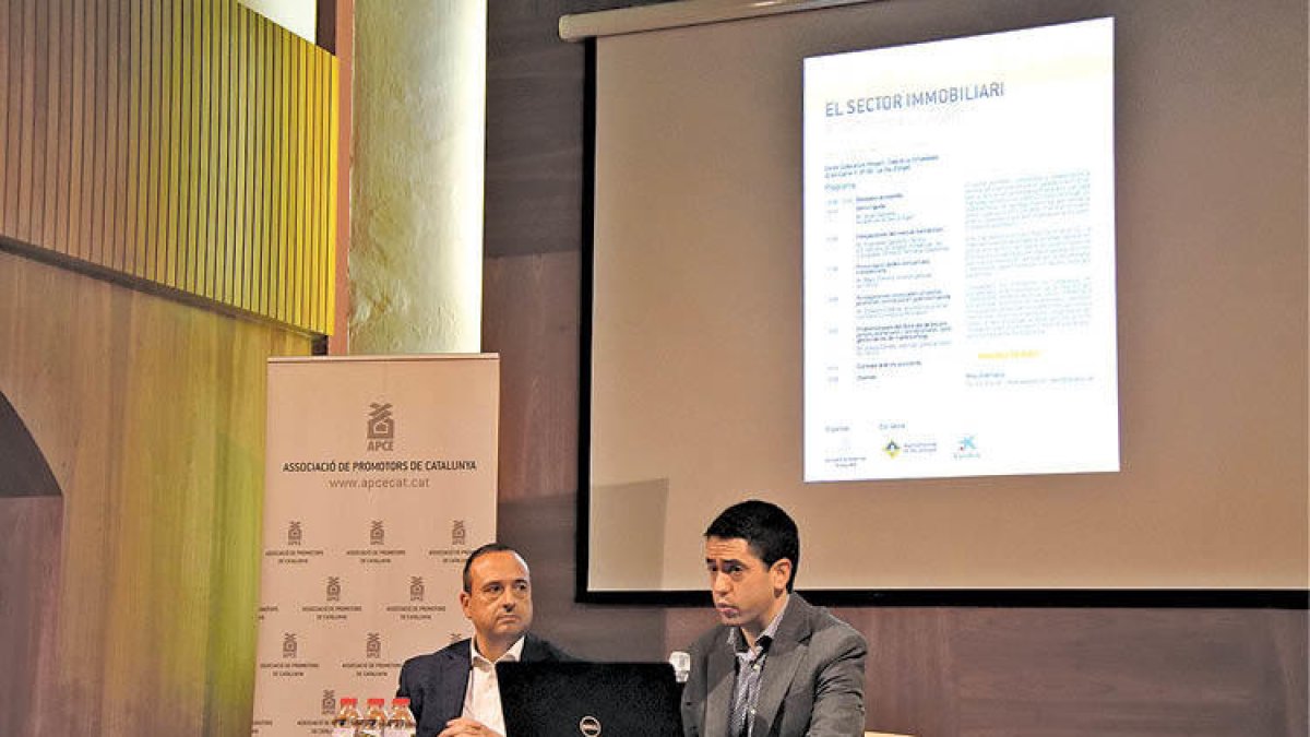 L'alcalde Joan Barrera i el director Marc Torrent.