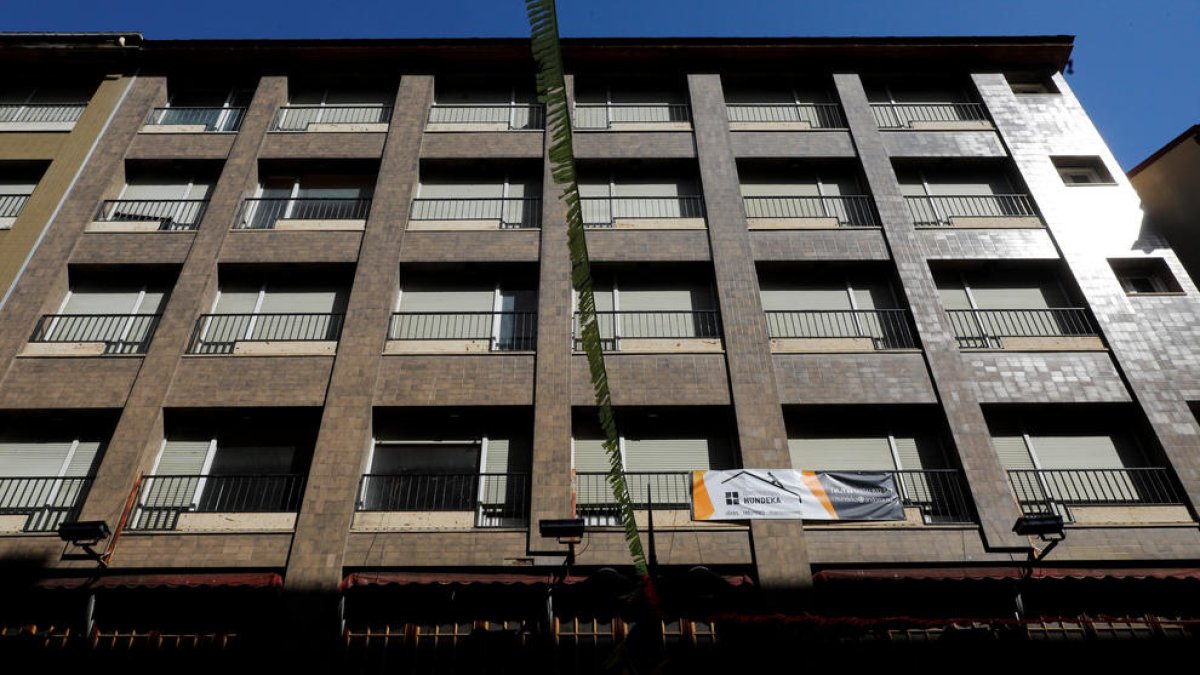 La façana de l'hotel Pol.
