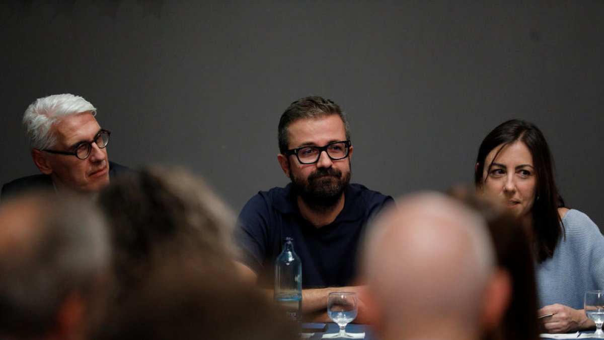El president del Col·legi amb companys de junta.