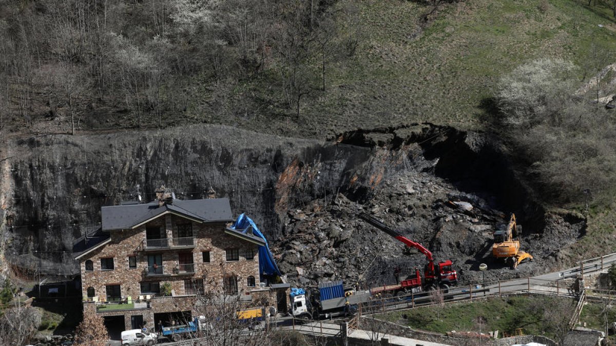 Desallotjament per una esllavissada