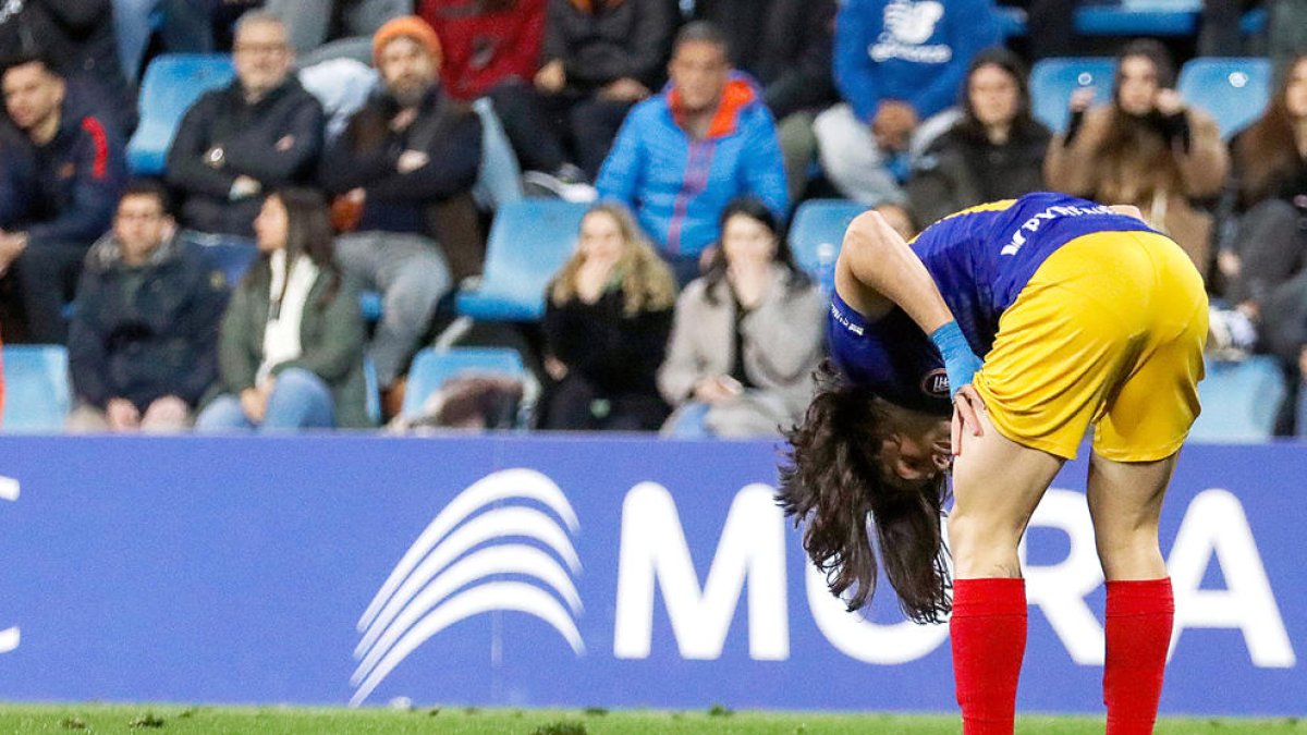 Àlex Calvo es lamenta després d'una jugada.