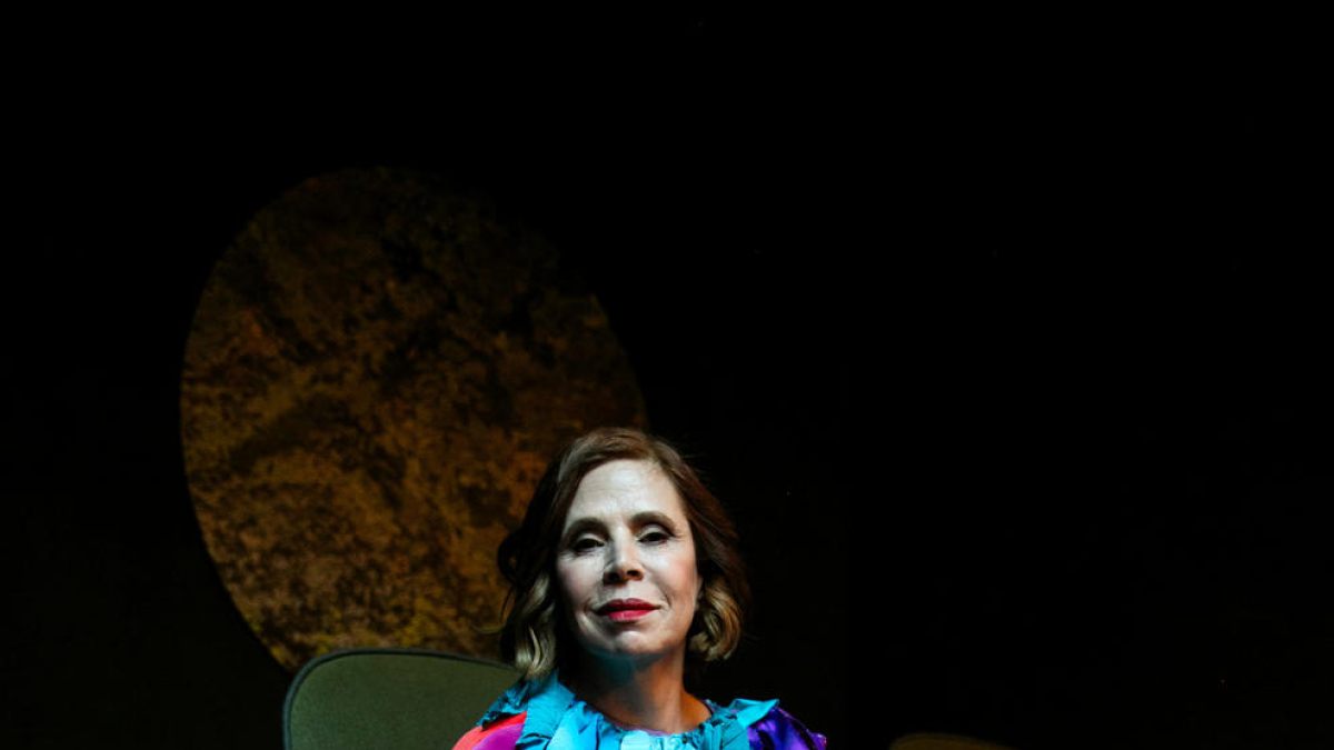 Ágatha Ruiz de la Prada amb el llibre.