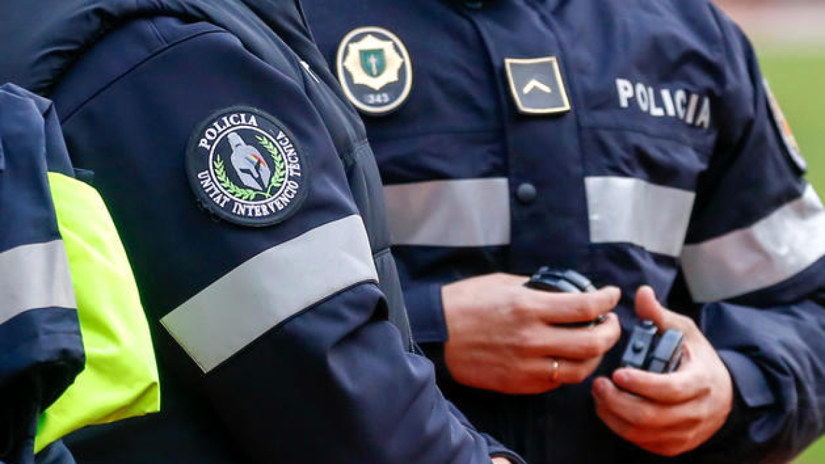 Agents del cos de policia.