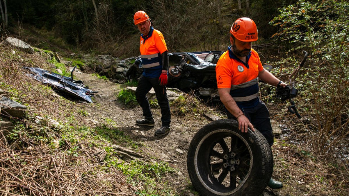 Retirada de les peces del Porsche Cayenne.